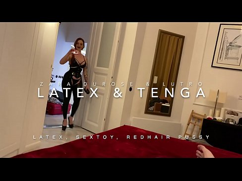❤️ Ngoanana e monyane ea nang le hlooho e khubelu ea apereng seaparo sa latex se kentsoeng ke ntate oa bobeli Porno  ❤